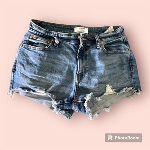 Denizen/Levi women denim shorts, stretchy like new size 6